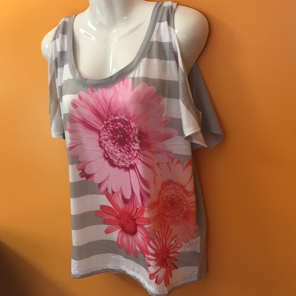 Aeropostal Women’s Blouse - Picture 2 of 3